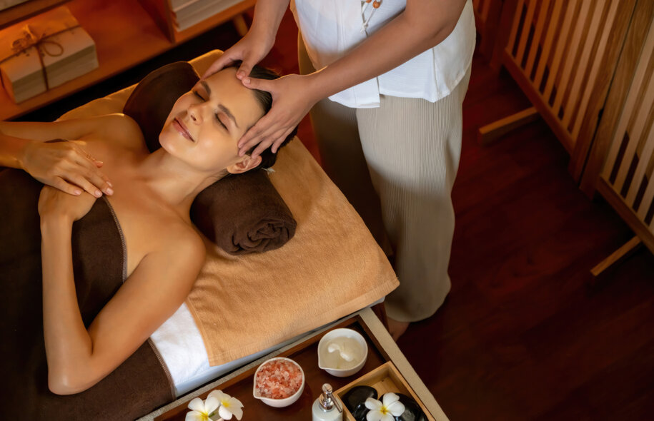 Massaggio ayurvedico viso e cuoio capelluto